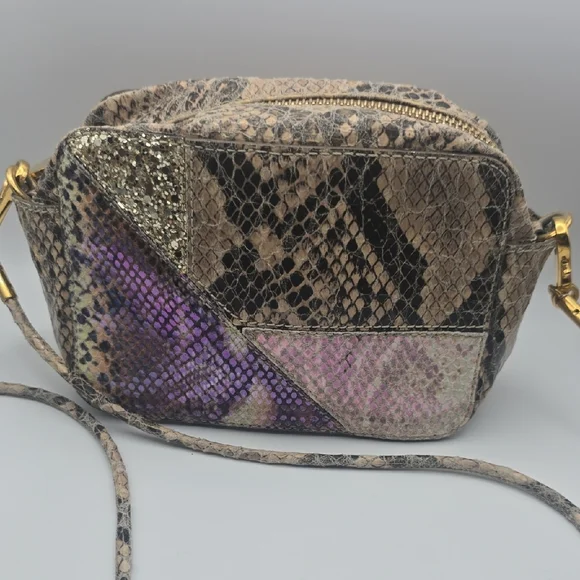 Stella McCartney Faux-Snakeskin Irredesent Camera/Crossbody (EUC)(RARE)(COA)🤍✨️ - Picture 7 of 17